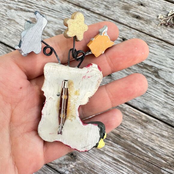 Vintage Jewelry Christmas Stocking Brooch Pin - Picture 2 of 2